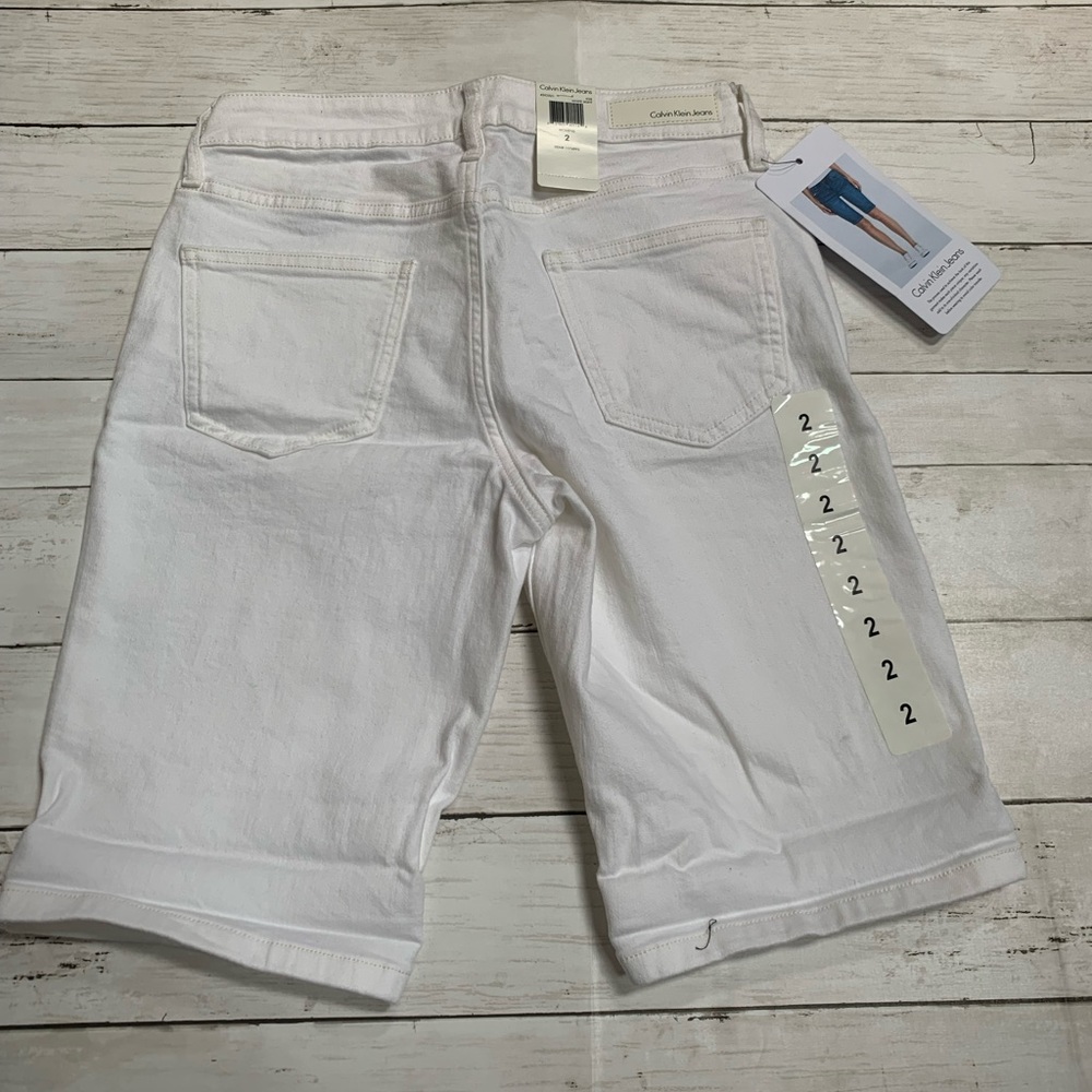 NWT Calvin Klein White Shorts with Smudges - Picture 2 of 13